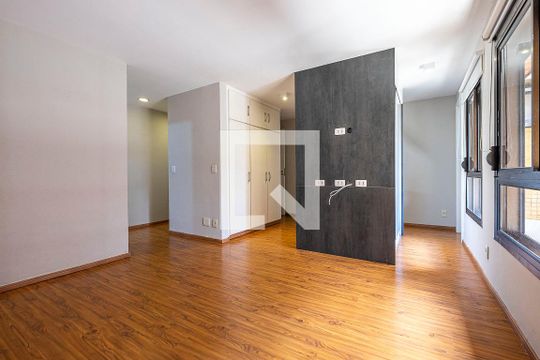 Apartamento à venda, com 335 m², 3 quartos e 4 vagas — Suíte 1