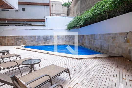 Apartamento à venda, com 335 m², 3 quartos e 4 vagas — Piscina