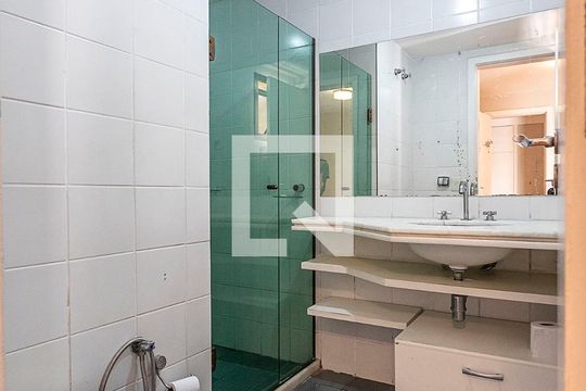 Apartamento à venda, com 335 m², 3 quartos e 4 vagas — Suíte 2 - Banheiro