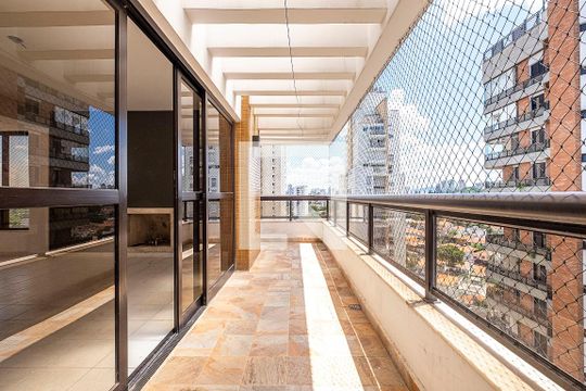 Apartamento à venda, com 335 m², 3 quartos e 4 vagas — Sala 2 - Varanda