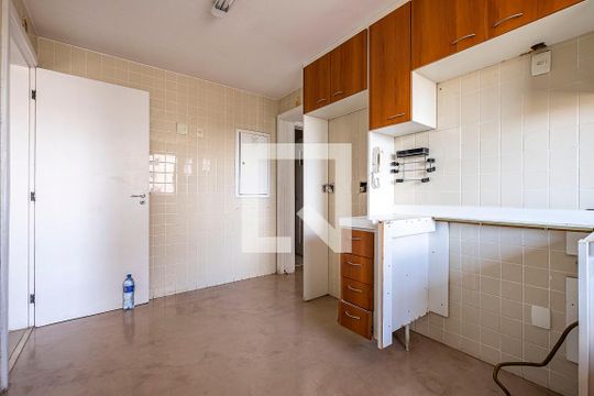 Apartamento à venda, com 335 m², 3 quartos e 4 vagas — Cozinha
