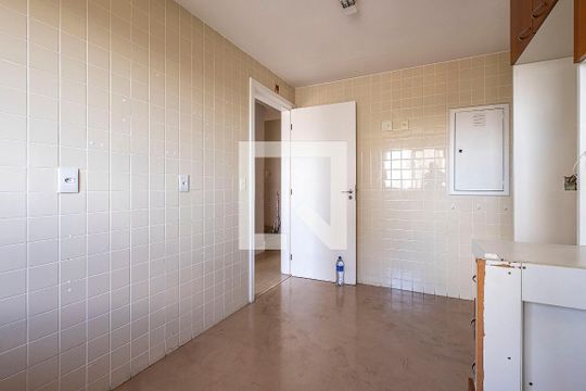 Apartamento à venda, com 335 m², 3 quartos e 4 vagas — Cozinha