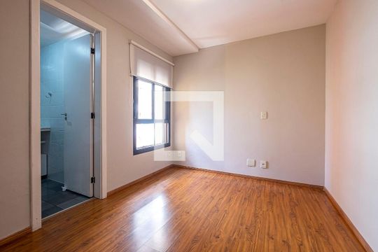 Apartamento à venda, com 335 m², 3 quartos e 4 vagas — Suíte 2