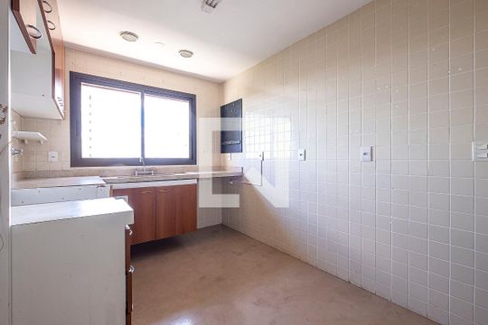 Apartamento à venda, com 335 m², 3 quartos e 4 vagas — Cozinha