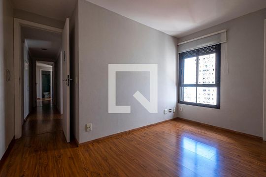 Apartamento à venda, com 335 m², 3 quartos e 4 vagas — Suíte 3