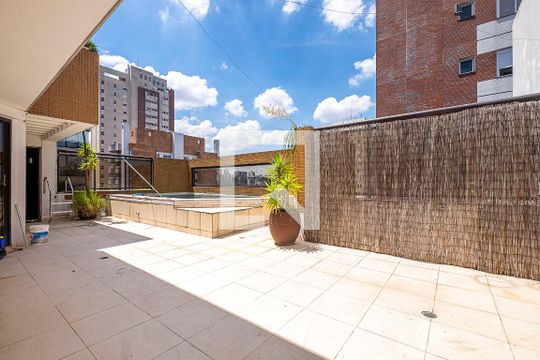 Apartamento à venda, com 335 m², 3 quartos e 4 vagas — Terraço