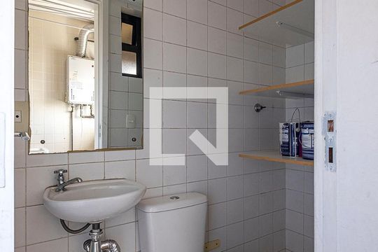 Apartamento à venda, com 335 m², 3 quartos e 4 vagas — Área de Serviço - Banheiro