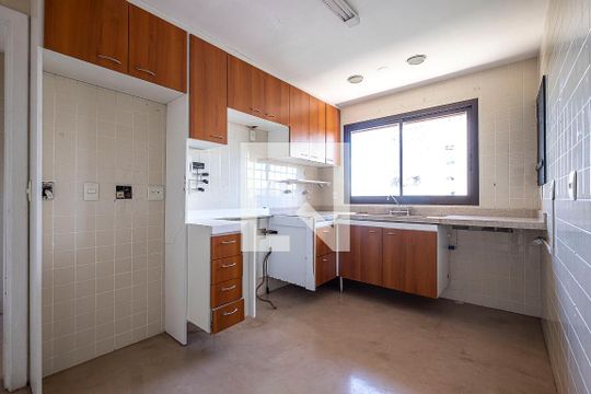Apartamento à venda, com 335 m², 3 quartos e 4 vagas — Cozinha