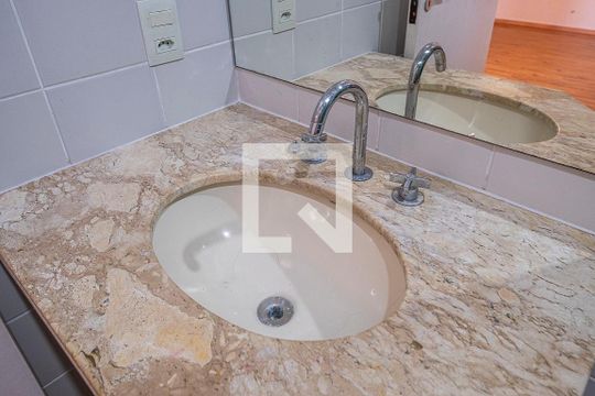 Apartamento à venda, com 335 m², 3 quartos e 4 vagas — Suíte 3 - Banheiro