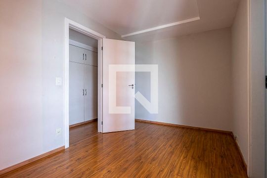 Apartamento à venda, com 335 m², 3 quartos e 4 vagas — Suíte 2