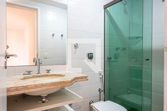 Apartamento à venda, com 335 m², 3 quartos e 4 vagas — Suíte 3 - Banheiro
