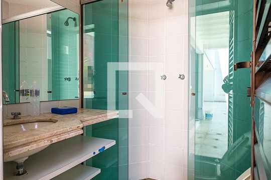Apartamento à venda, com 335 m², 3 quartos e 4 vagas — Banheiro 2