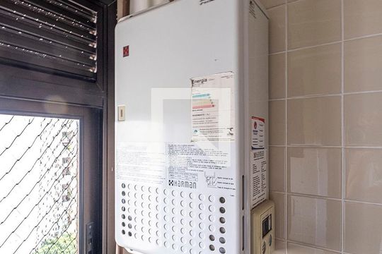 Apartamento à venda, com 335 m², 3 quartos e 4 vagas — Área de Serviço