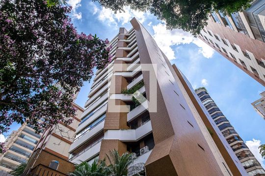 Apartamento à venda, com 335 m², 3 quartos e 4 vagas — Fachada