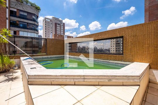 Apartamento à venda, com 335 m², 3 quartos e 4 vagas — Terraço