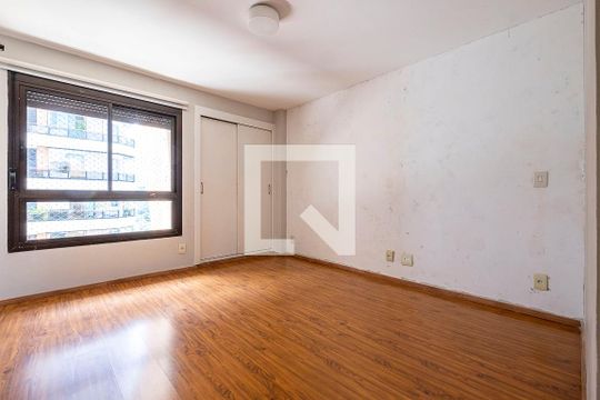 Apartamento à venda, com 335 m², 3 quartos e 4 vagas — Suíte 1