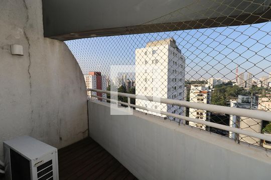 Apartamento à venda com 4 quartos, varanda e churrasqueira. — Varanda Quarto 1 Suíte