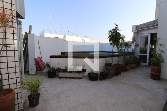 Apartamento à venda com 4 quartos, varanda e churrasqueira. — Terraço e Piscina
