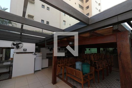 Apartamento à venda com 4 quartos, varanda e churrasqueira. — Área comum - Churrasqueira