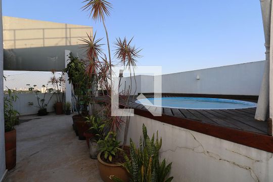 Apartamento à venda com 4 quartos, varanda e churrasqueira. — Terraço e Piscina