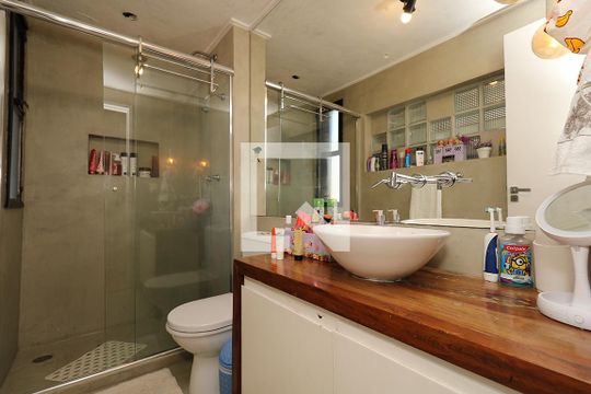 Apartamento à venda com 4 quartos, varanda e churrasqueira. — Banheiro Quarto 4 S