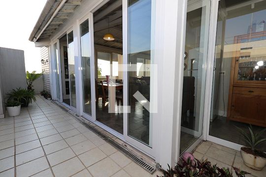 Apartamento à venda com 4 quartos, varanda e churrasqueira. — Varanda da Sala