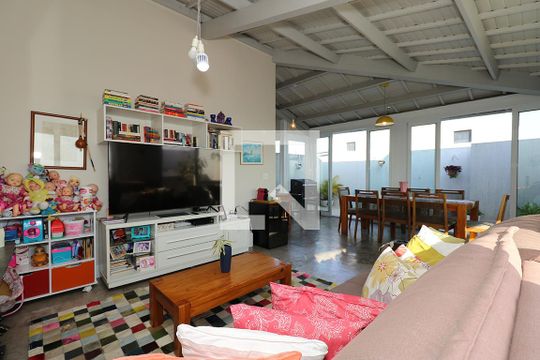 Apartamento à venda com 4 quartos, varanda e churrasqueira. — Sala