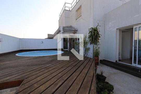 Apartamento à venda com 4 quartos, varanda e churrasqueira. — Terraço e Piscina
