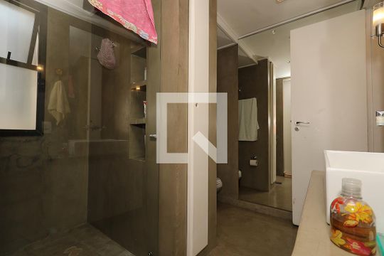 Apartamento à venda com 4 quartos, varanda e churrasqueira. — Banheiro Corredor e Quarto 3 Suíte