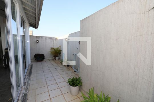 Apartamento à venda com 4 quartos, varanda e churrasqueira. — Varanda da Sala