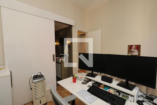 Apartamento à venda com 4 quartos, varanda e churrasqueira. — Quarto 3 Suíte
