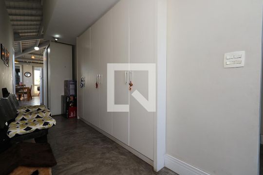 Apartamento à venda com 4 quartos, varanda e churrasqueira. — Corredor