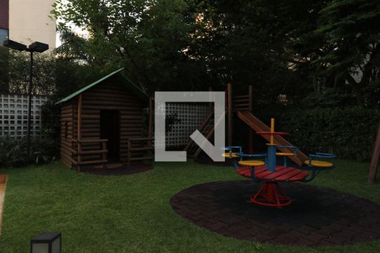Apartamento à venda com 4 quartos, varanda e churrasqueira. — Área comum - Playground