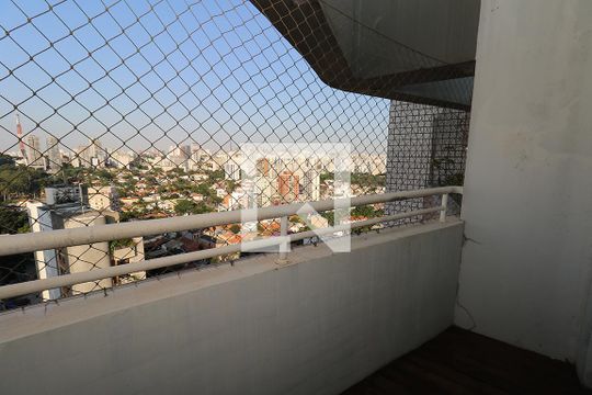 Apartamento à venda com 4 quartos, varanda e churrasqueira. — Varanda Quarto 1 Suíte
