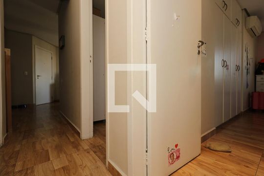 Apartamento à venda com 4 quartos, varanda e churrasqueira. — Corredor