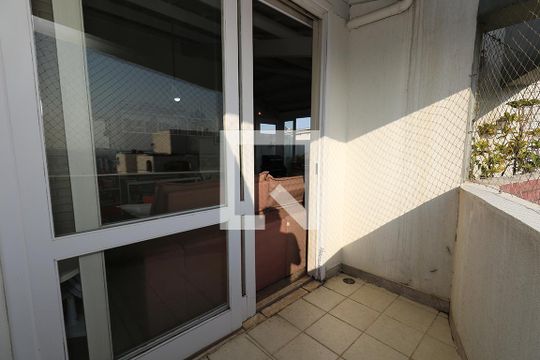 Apartamento à venda com 4 quartos, varanda e churrasqueira. — Varanda da Sala