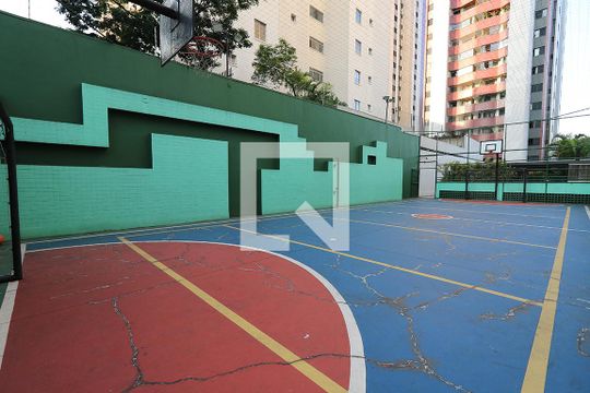 Apartamento à venda com 4 quartos, varanda e churrasqueira. — Área Comum - Quadra Esportiva