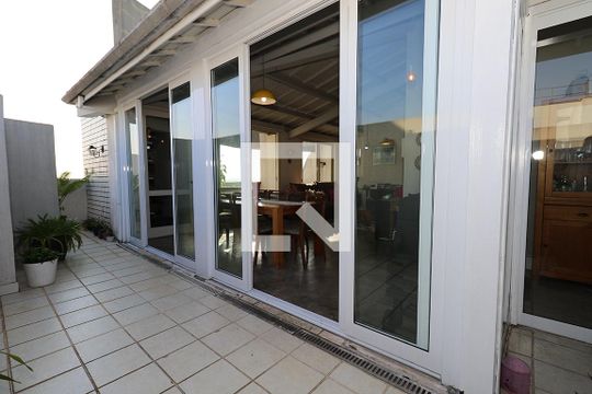 Apartamento à venda com 4 quartos, varanda e churrasqueira. — Varanda da Sala