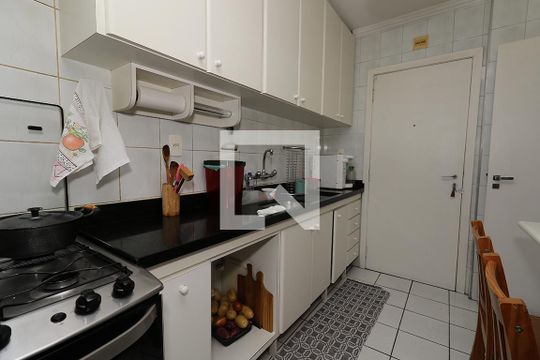 Apartamento à venda com 4 quartos, varanda e churrasqueira. — Cozinha
