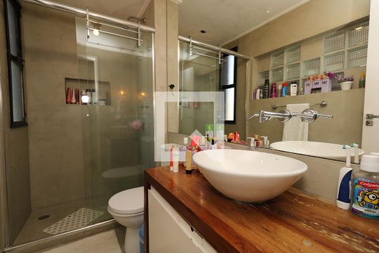 Apartamento à venda com 4 quartos, varanda e churrasqueira. — Banheiro Quarto 4 Suíte