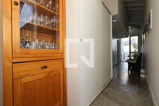 Apartamento à venda com 4 quartos, varanda e churrasqueira. — Corredor