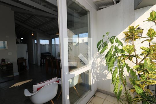 Apartamento à venda com 4 quartos, varanda e churrasqueira. — Varanda da Sala