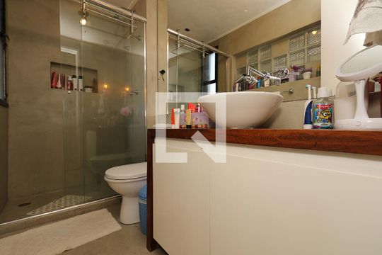 Apartamento à venda com 4 quartos, varanda e churrasqueira. — Banheiro Quarto 4 Suíte