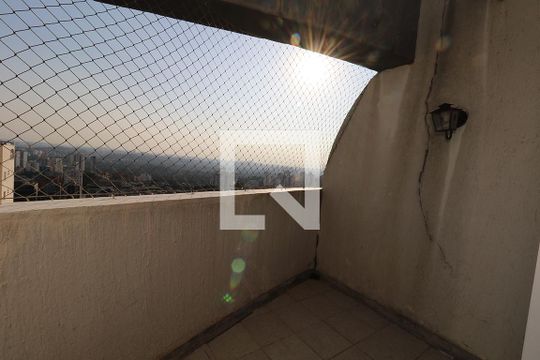 Apartamento à venda com 4 quartos, varanda e churrasqueira. — Varanda da Sala