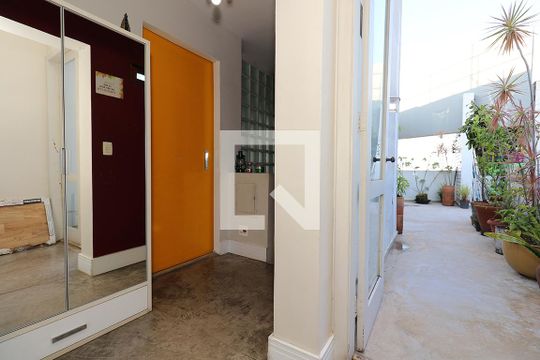 Apartamento à venda com 4 quartos, varanda e churrasqueira. — Corredor