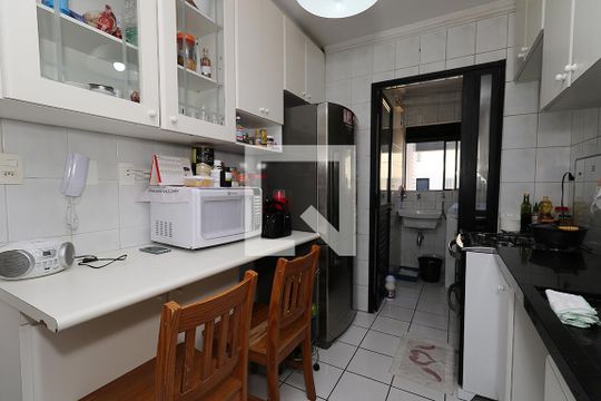Apartamento à venda com 4 quartos, varanda e churrasqueira. — Cozinha