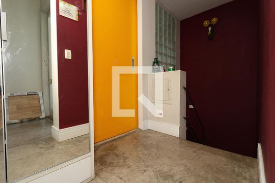 Apartamento à venda com 4 quartos, varanda e churrasqueira. — Corredor