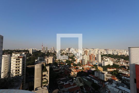 Apartamento à venda com 4 quartos, varanda e churrasqueira. — Vista