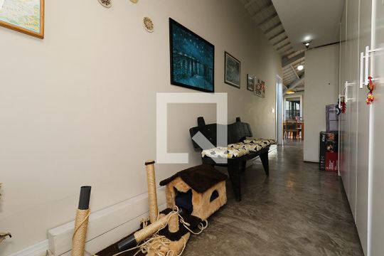 Apartamento à venda com 4 quartos, varanda e churrasqueira. — Corredor
