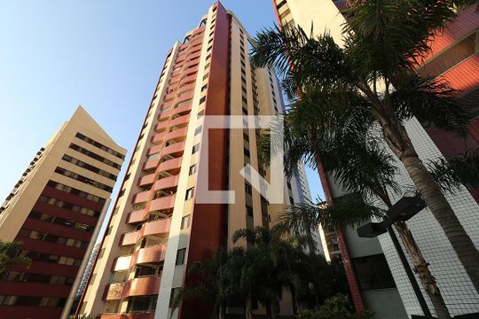Apartamento à venda com 4 quartos, varanda e churrasqueira. — Fachada